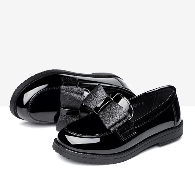 "Chaussures Vernies pour Fille avec Nœud Pailleté – Élégance et Confort au Quotidien"