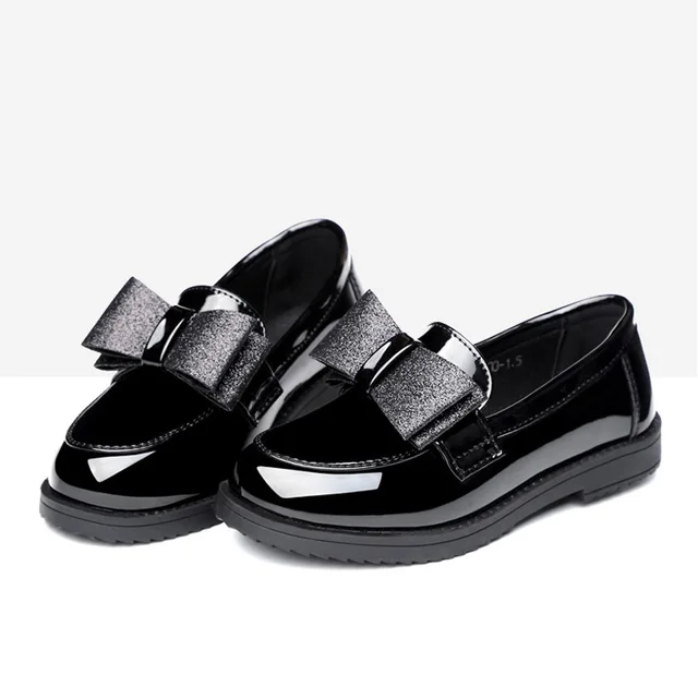"Chaussures Vernies pour Fille avec Nœud Pailleté – Élégance et Confort au Quotidien"