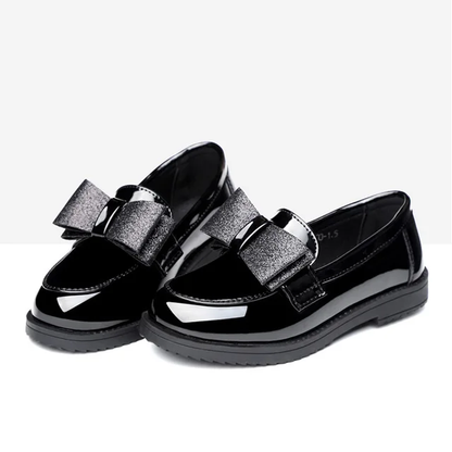 "Chaussures Vernies pour Fille avec Nœud Pailleté – Élégance et Confort au Quotidien"